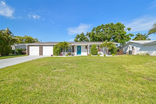 Building Photo - 3922 Fontainebleau Dr