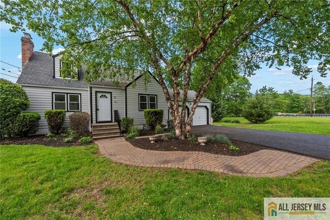 Primary Photo - 16 Lakeside Dr S