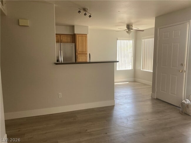 Building Photo - 5710 E Tropicana Ave