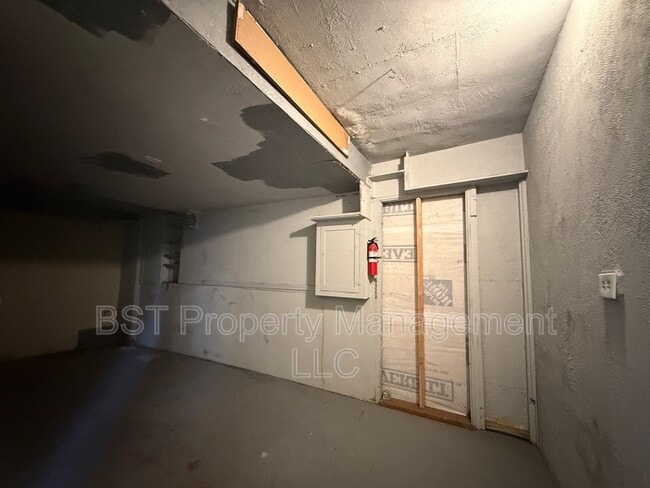 Building Photo - 1435 18th St NE