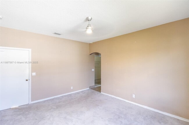 Building Photo - 3769 SW 51st St