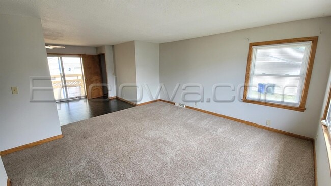 Building Photo - 143 Crestridge Dr NW