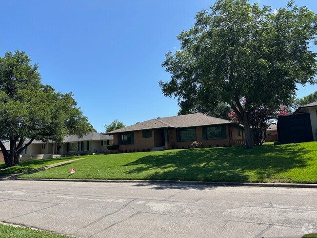 Building Photo - 4219 Briar Creek Ln