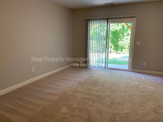 Building Photo - 8025 Goldenrain Way