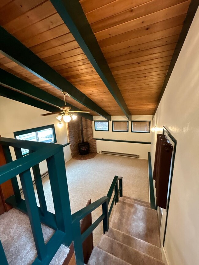 Building Photo - 3 Bedroom / 2 Bathroom in Bend's Orchard D...