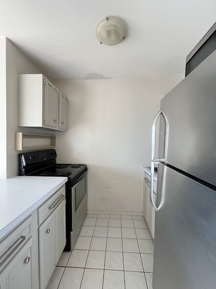 Building Photo - 4343 N Clarendon Ave