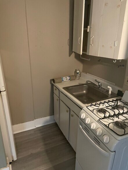 Kitchen - 126 Saint Marys St