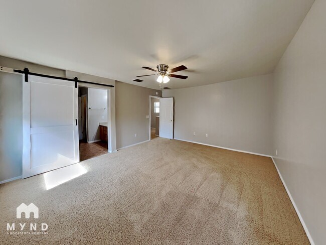 Building Photo - 5733 E Bellow Ln