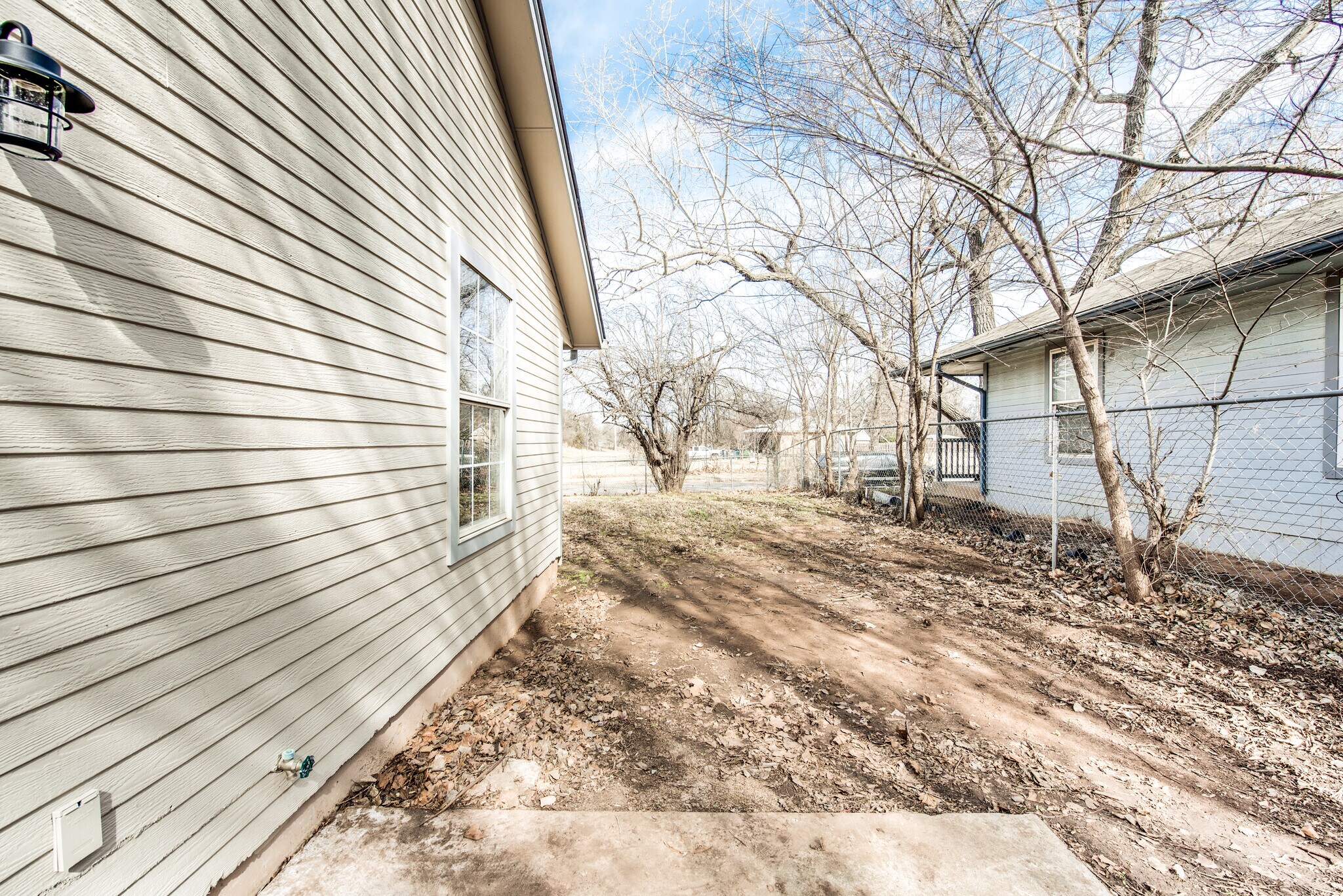 Building Photo - 1900 Terrace Lawn Dr