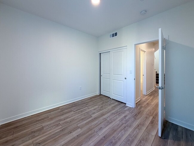 Building Photo - 1568 E Thompson Blvd