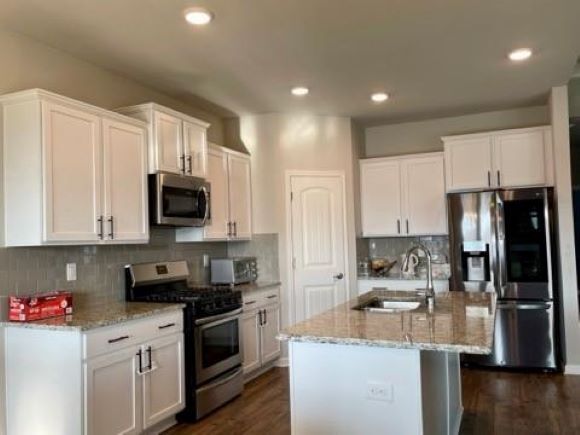 Building Photo - 440 Lakeshore Vlg E