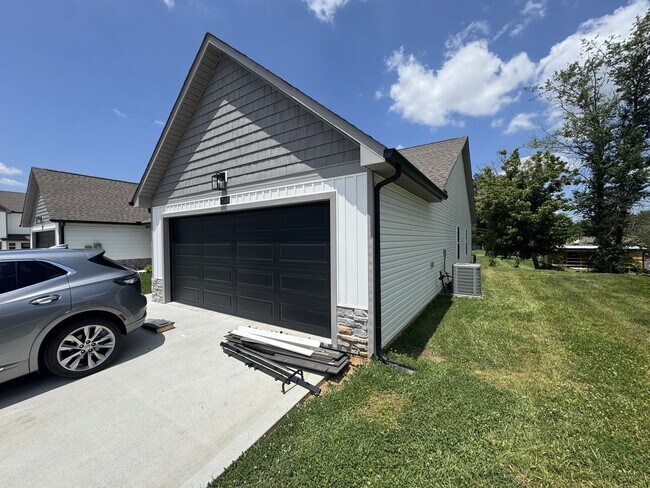 Building Photo - Brand New 2025 Townhouse with Stunning Private Deck!