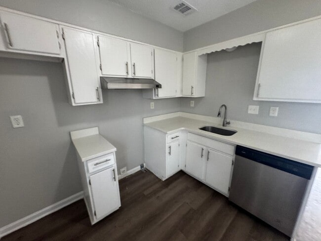 Building Photo - 3546 Christine Rd