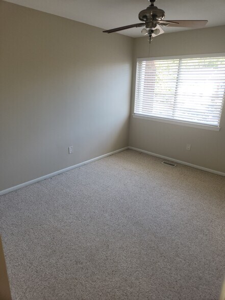Building Photo - 1025 Oaklyn Ct