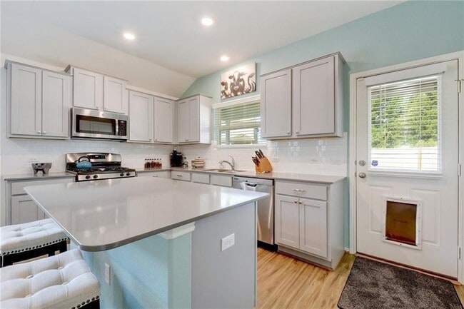 Building Photo - 6813 Colorado Bluffs Rd