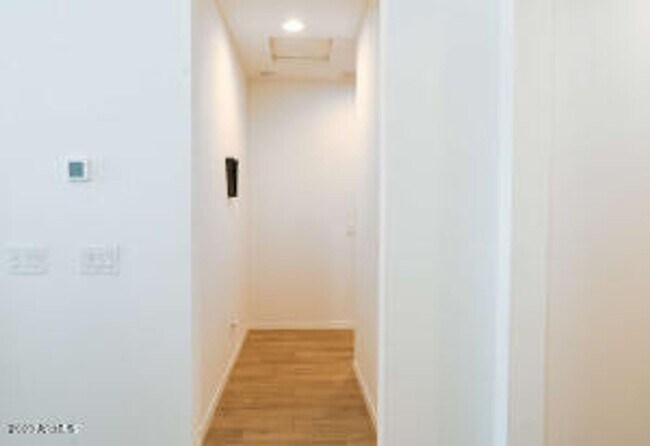 Building Photo - Apply Here www.realty480pm.appfolio.com/listings