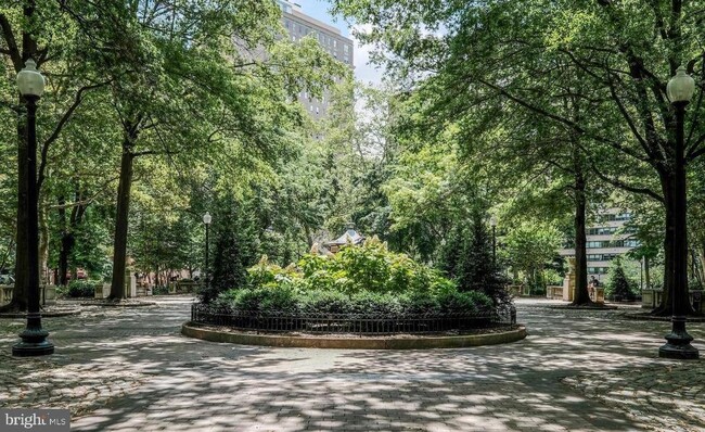 Building Photo - 222 W Rittenhouse Square