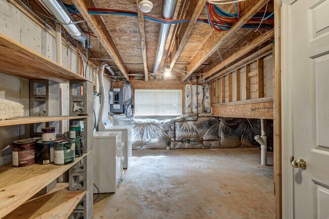 Building Photo - 1784 UPPER Ln