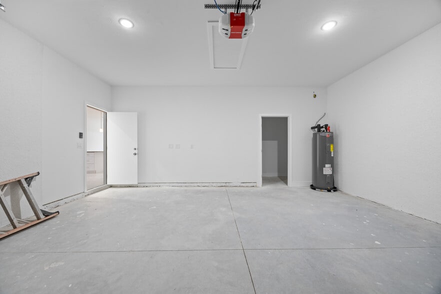 Building Photo - 1136 Ichabod Ave