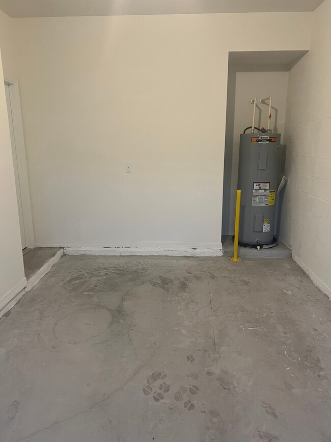 Building Photo - 1375 Isleta Lp