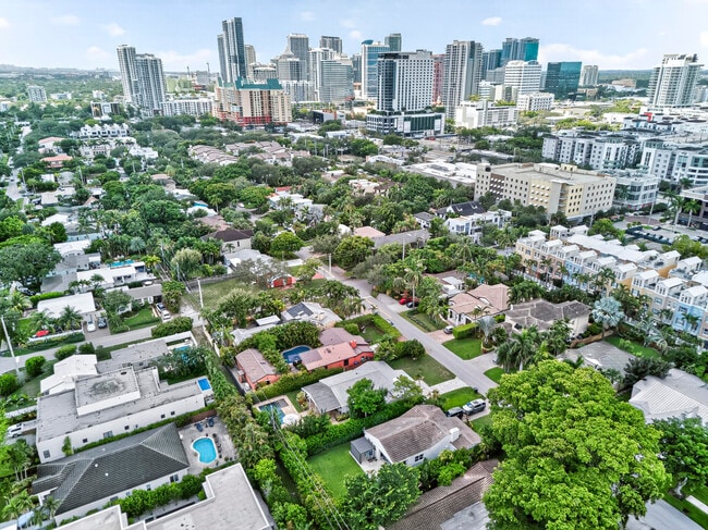 Building Photo - 510 NE 8th Ave