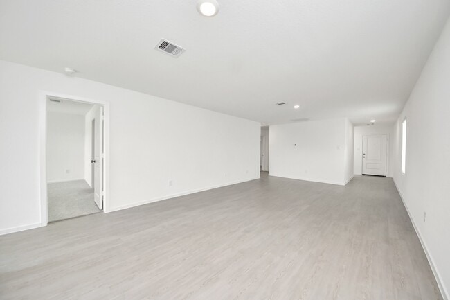 Building Photo - 1220 Charlotte Wy