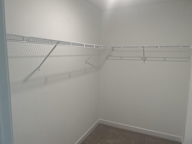 Building Photo - 320 Groves Ave