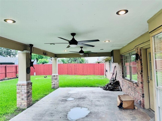 Building Photo - 3934 Thistlewood Dr