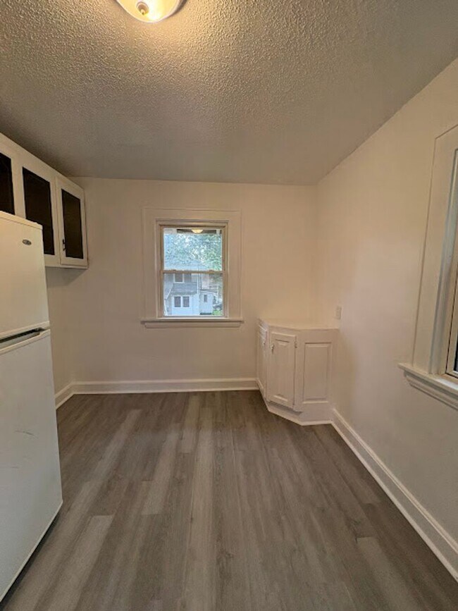 Building Photo - Work Duplex 360 Holdings