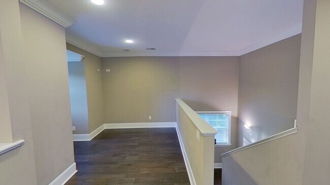 Building Photo - Custom 4 BD/2.5 BA Home with Community Pool, Water Access and Day Dock!
