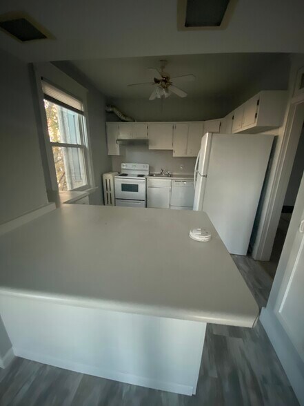 Building Photo - 1417 Dormont Ave