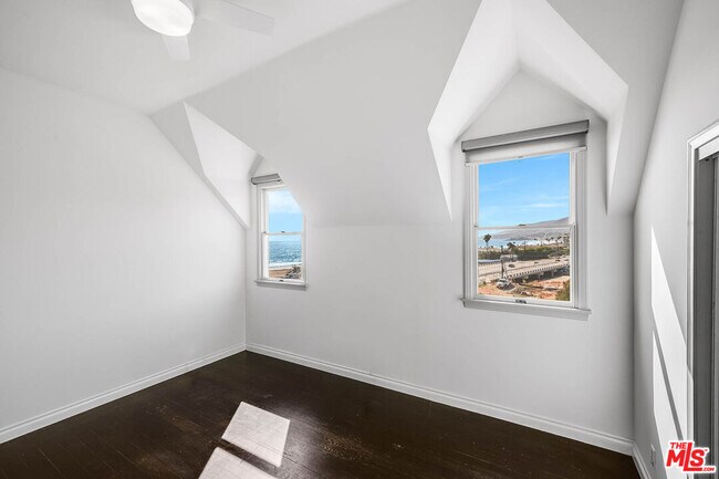 Building Photo - 6457 Surfside Way