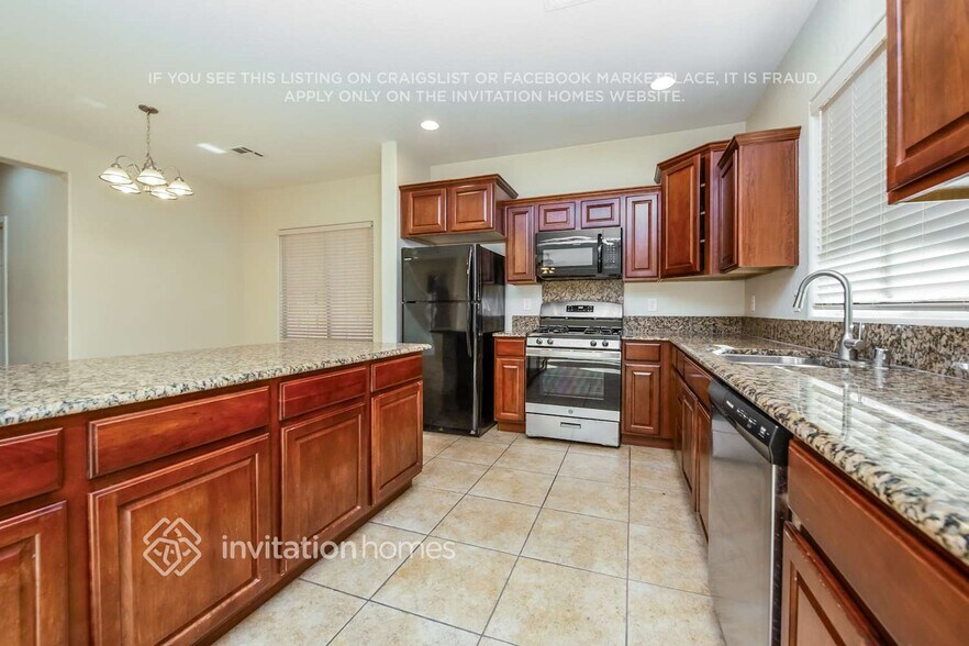 Building Photo - 6860 Pipil St