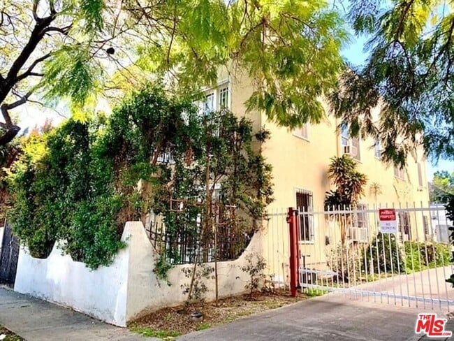 Building Photo - 1433 N Las Palmas Ave