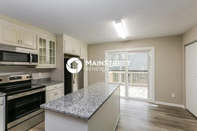 Building Photo - 3 Bedroom Pet-Friendly Home in CHARLOTTE, NC with Main Street Renewal