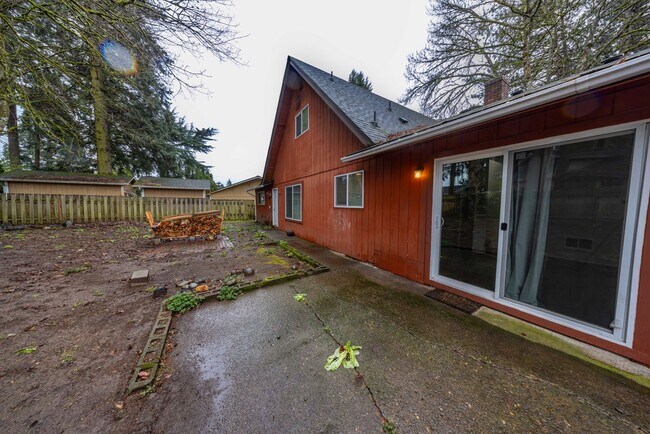 Building Photo - Updated 3 Bed, 2 Bath Home with RV/Trailer Parking – 1,962 Sq Ft, No HOA