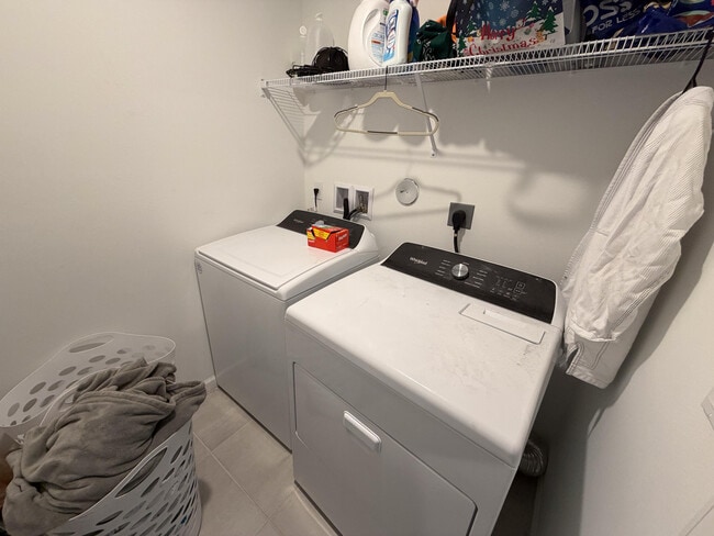 Building Photo - 676 Salisbury Cir