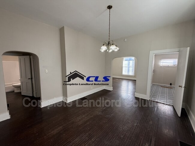 Building Photo - 932 8th Ave