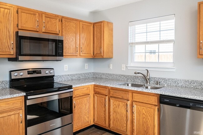 Building Photo - 635 S Fieldstone Blvd