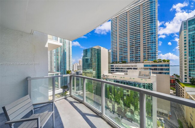 Building Photo - 1060 Brickell Ave