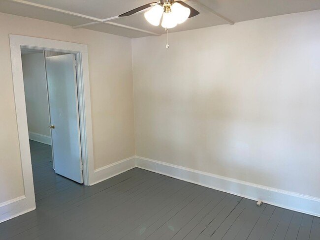 Building Photo - Charming 1 Bedroom Apartment in Bessemer C...