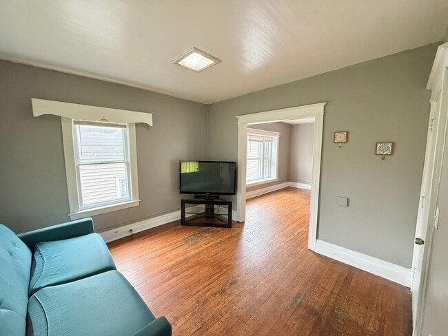 Building Photo - 287-289 Reynolds Street