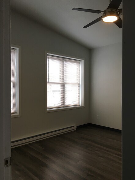 Building Photo - 410 E Mill St