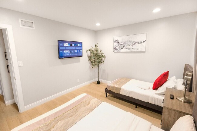 Building Photo - 8354 Adams St