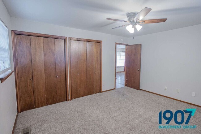 Building Photo - 1101 SW 72nd St