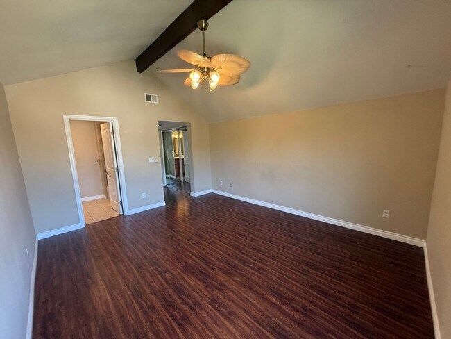 Building Photo - Gorgeous and Upgraded 4 Bed, 2.5 Bath Two-...