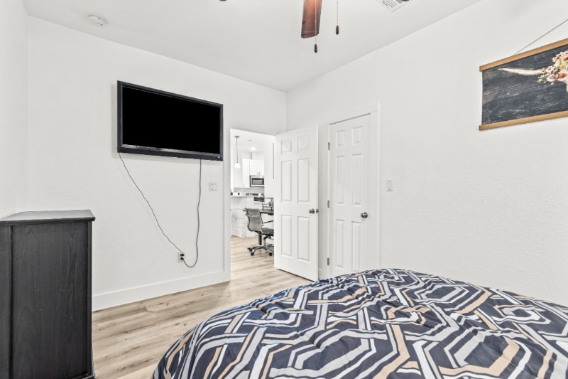 Building Photo - 911 W Wildwood Dr