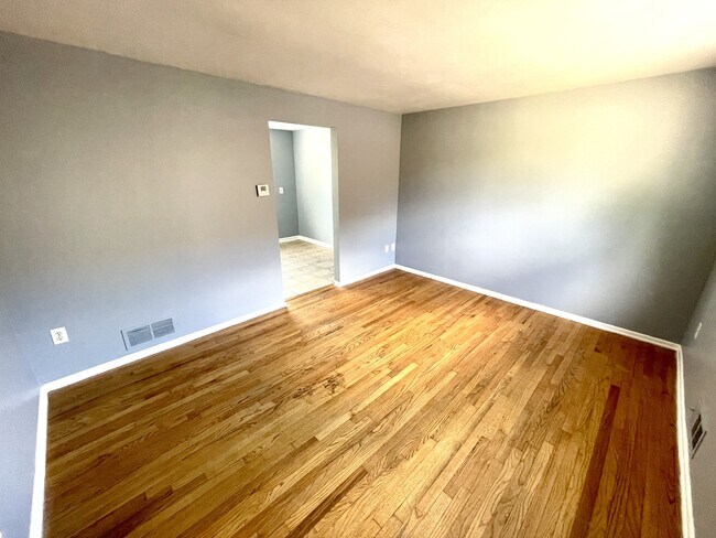 Building Photo - 440 Brierly Ln