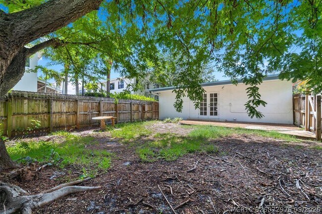 Building Photo - 1273 NE 37th St