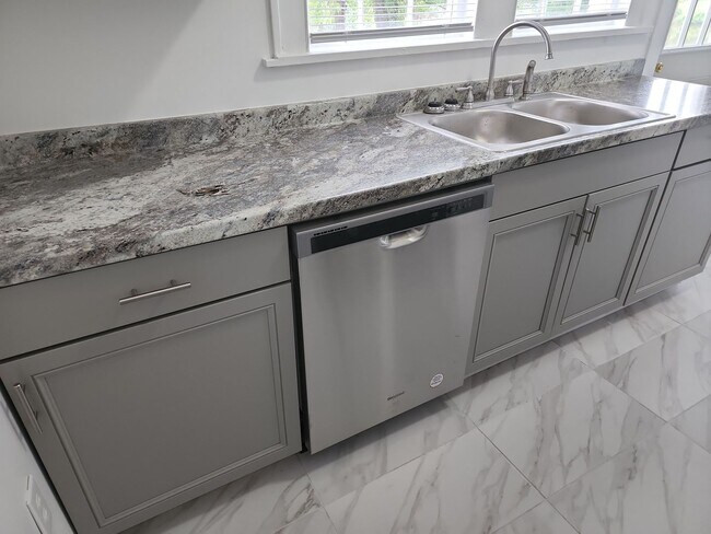 Building Photo - Completely Remodeled Cottage style home fo...